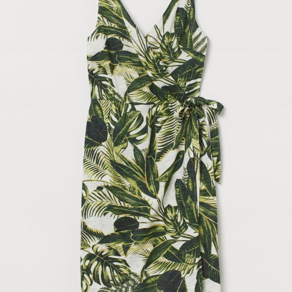 Sleeveless fitted dress